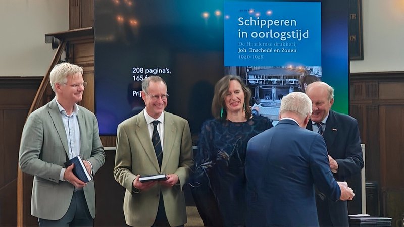 “Schipperen in oorlogstijd” beschrijft lotgevallen van drukkerij Joh. Enschedé en Zonen tijdens bezetting